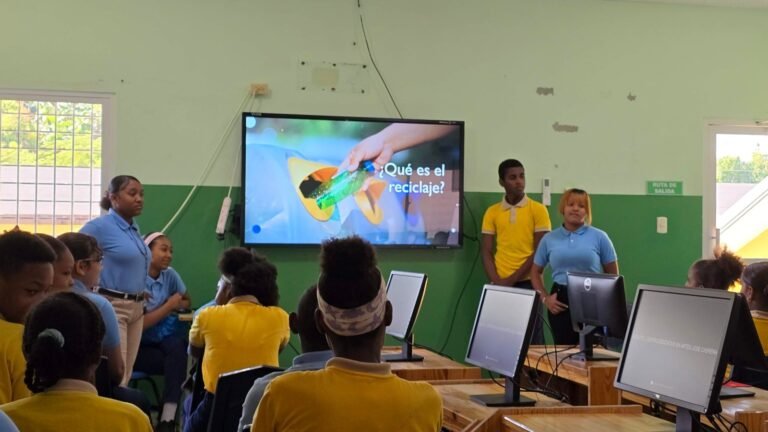 Estudiantes de 6to Grado Impulsan la Sostenibilidad a Través del Arte y la Educación.
